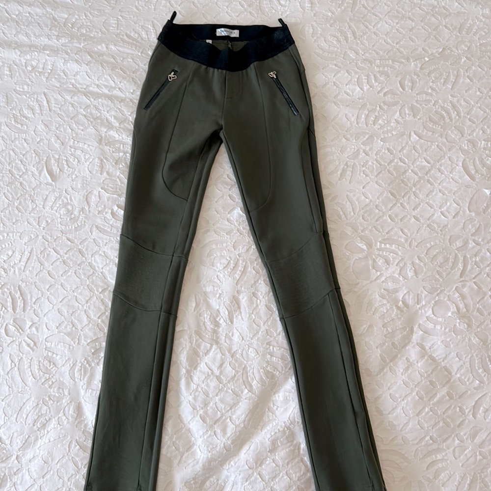 Extremely stretchy olive green riding pants with elastic waistband